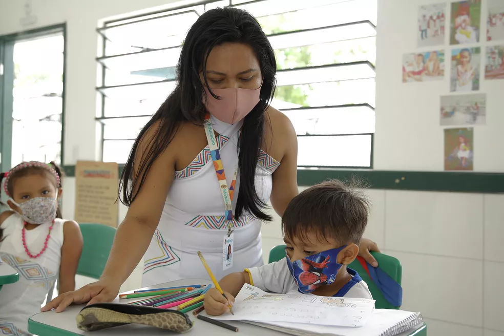 Línguas maternas kambeba e nheengatu entram no currículo educacional de escolas indígenas de Manaus
